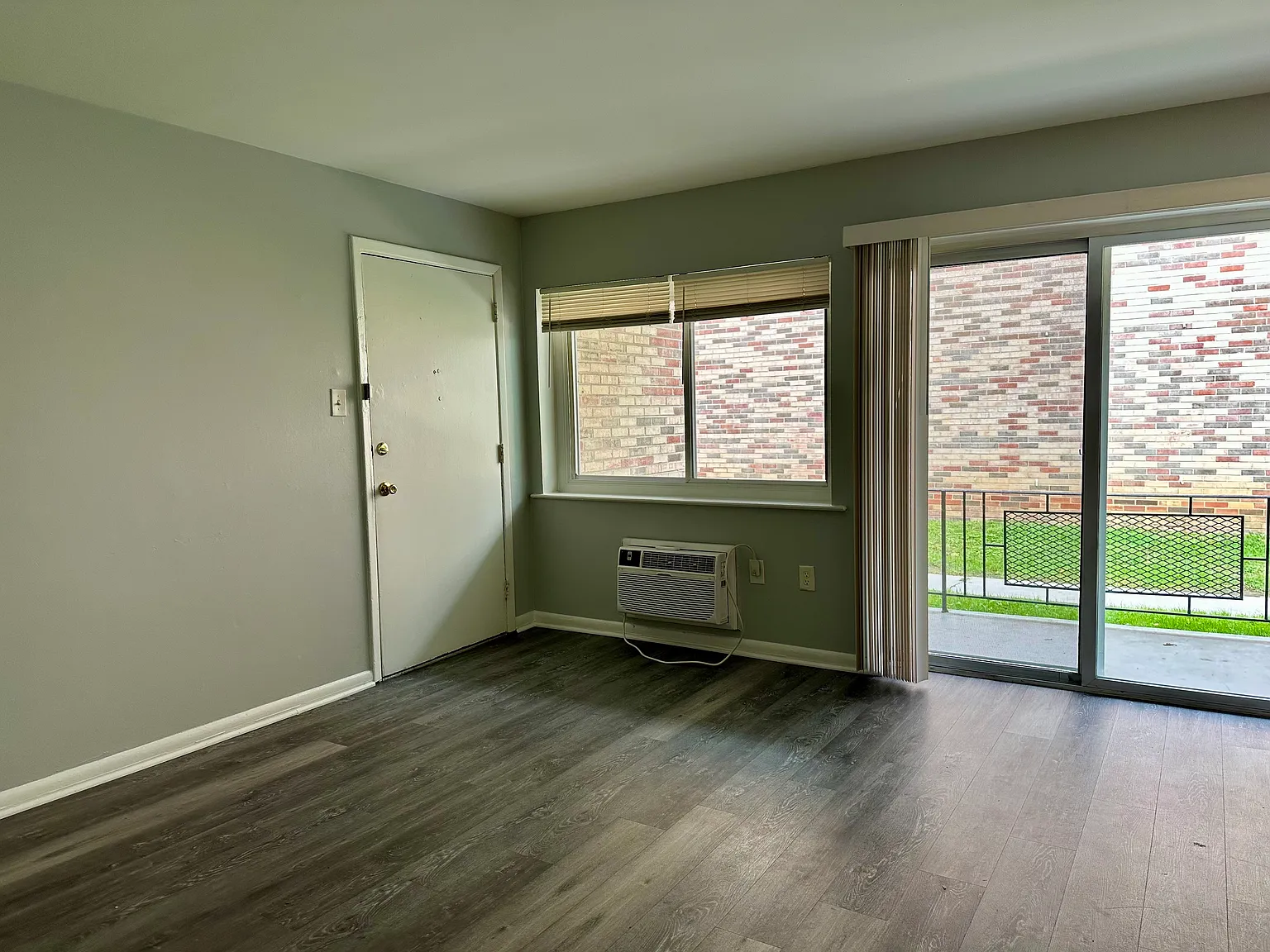 2 bed, $1,675 — Photo 2