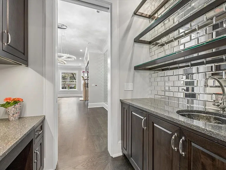 458 W Deming Pl — Photo 11