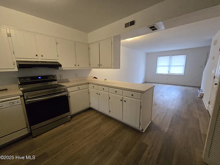 102 Cedar Ct #G — Photo 4