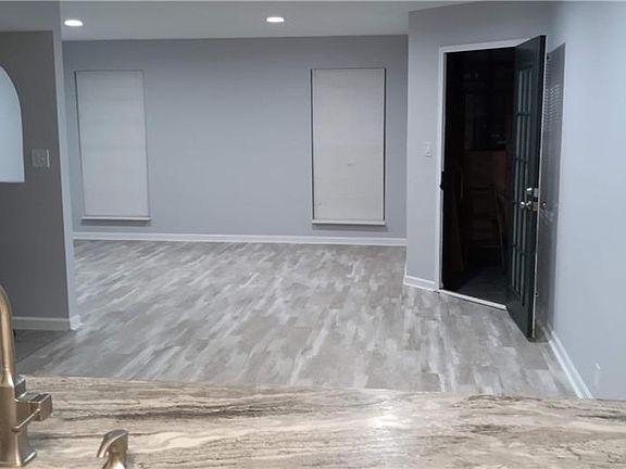 5th image of 30 Mathews Dr APT 213