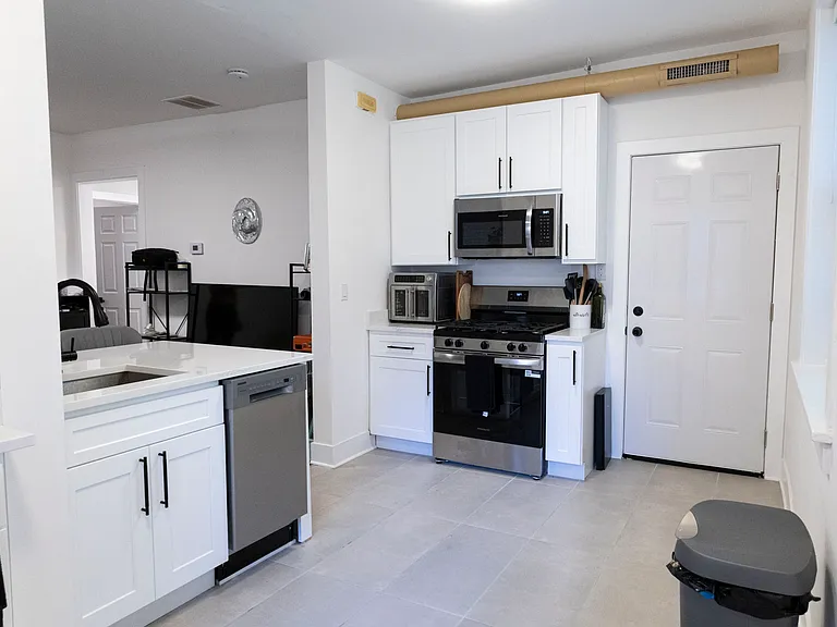 1522 W Ardmore Ave — Photo 9