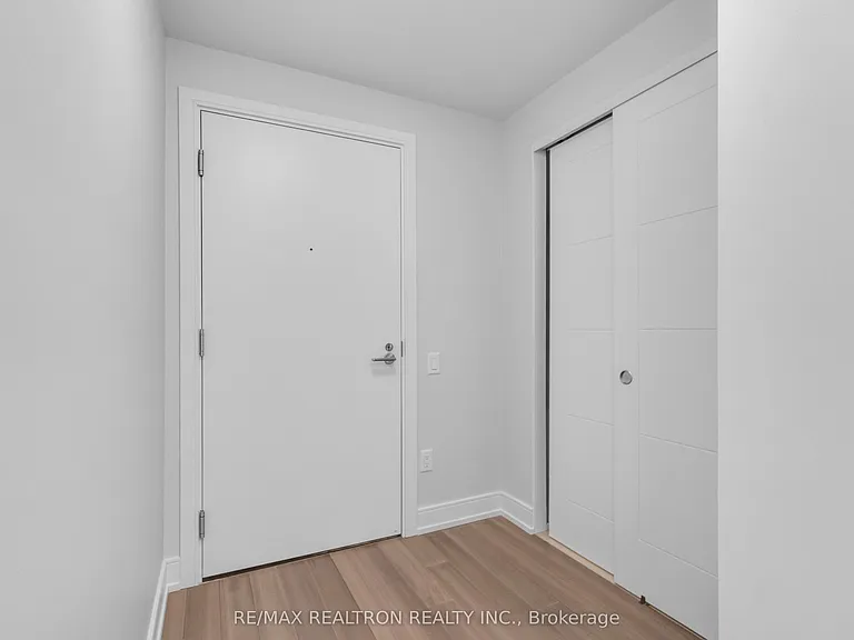 664 Spadina Ave #205 — Photo 15