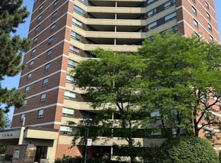 95 La Rose Ave #605, Toronto, ON M9P 3T2