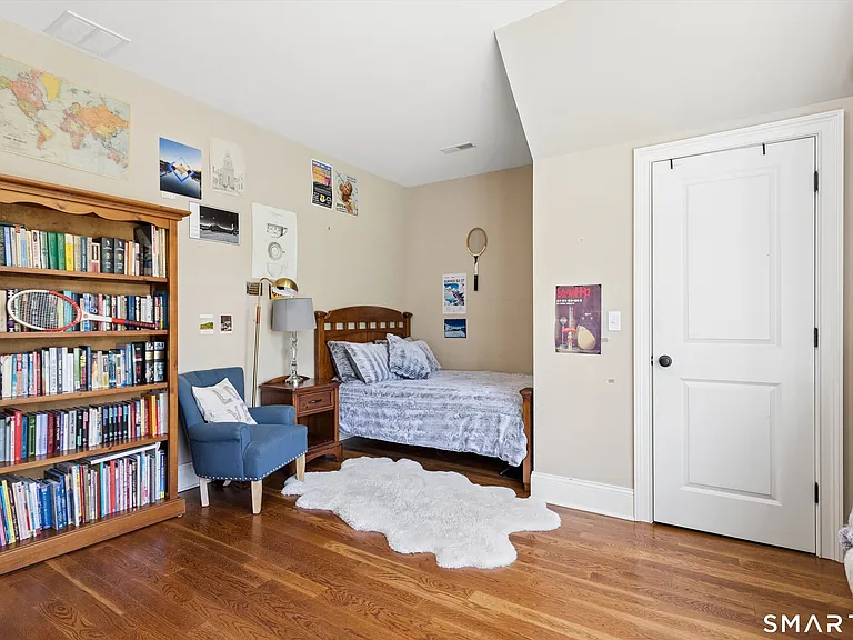 87 Kings Hwy S — Photo 31