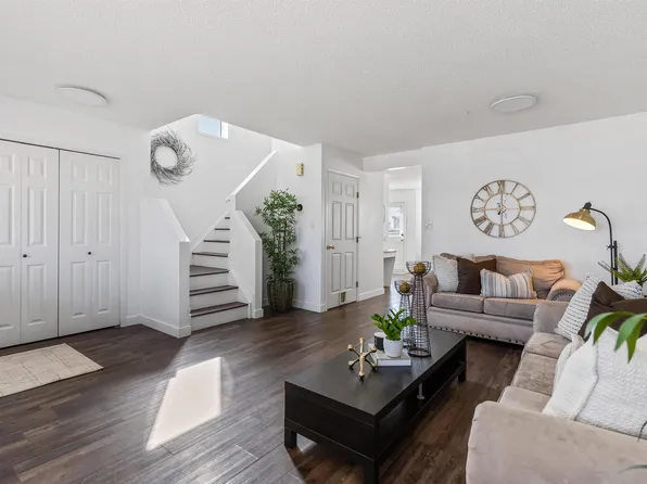 4272 24th St NW, Edmonton, AB T6T 1L9