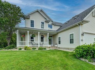 1221 Kerry Dr, Sun Prairie, WI 53590