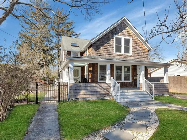 216 Lincoln Avenue, Sayville, NY 11782