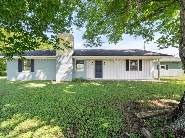 809 S Kerr St, Blooming Grove, TX 76626