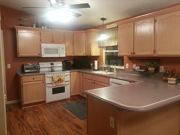 2nd image of 136 Gull Pointe Dr