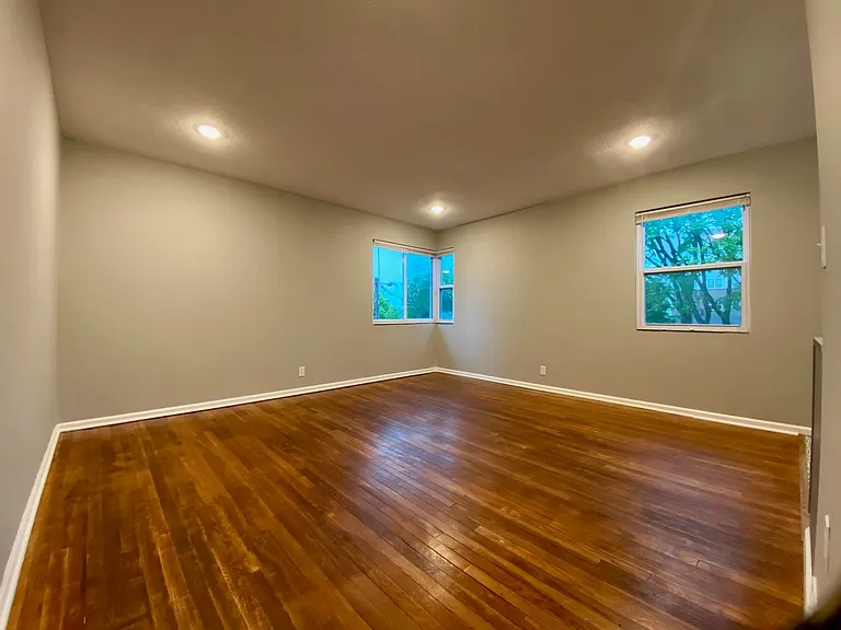 Marlborough Apartments — Photo 4