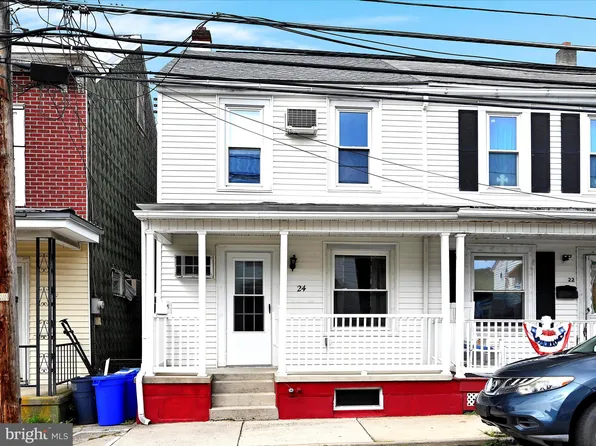 24 S Nichols St, Saint Clair, PA 17970