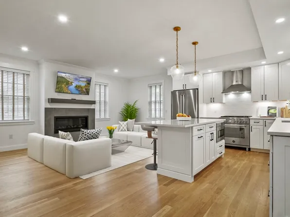 140 Main St Unit E, Amesbury, MA 01913