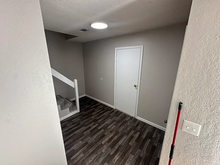 1201 Ada St — Photo 3