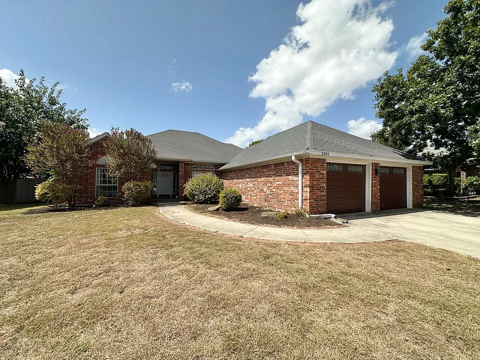 2404 Southport Dr
