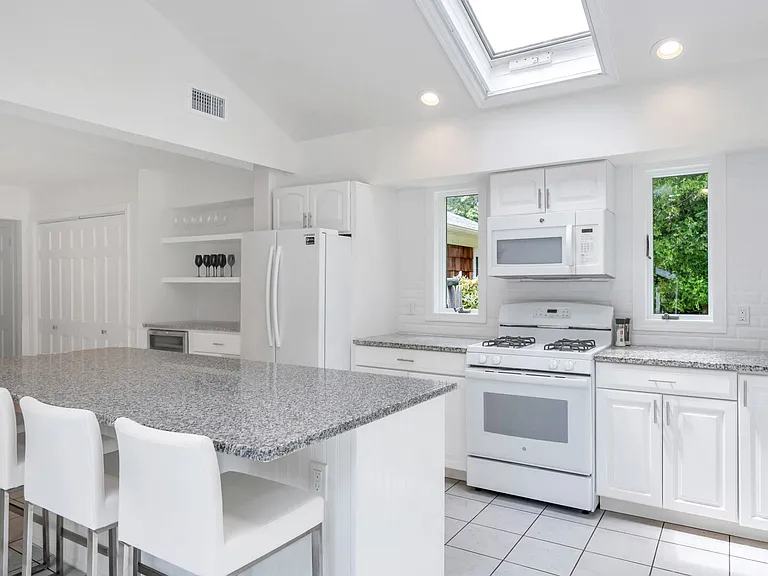 81 Roses Grove Rd — Photo 10