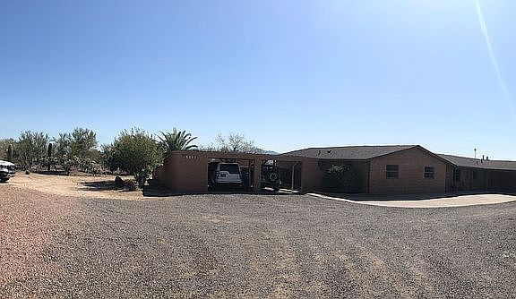 Panorama of the front yard.