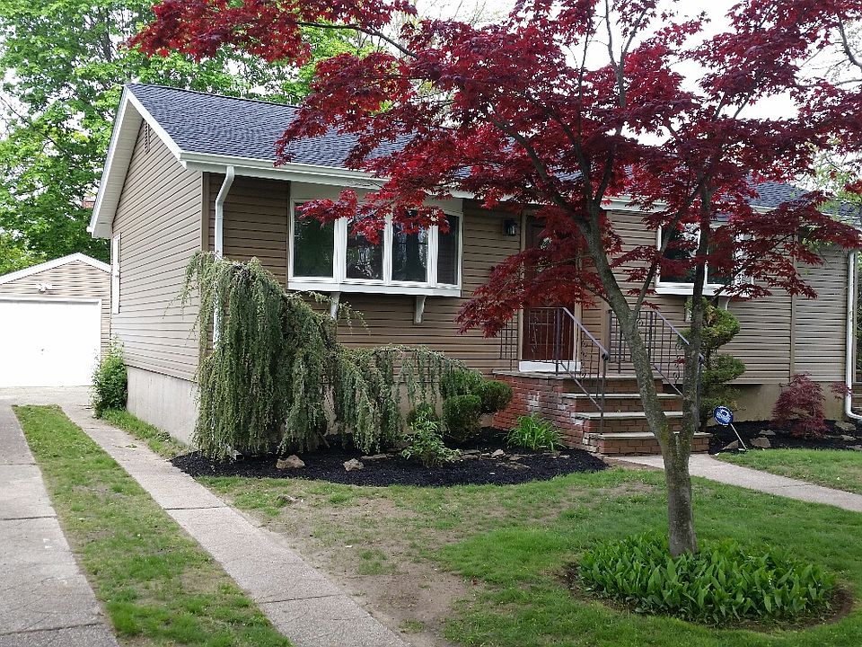 2nd image of 112 E 2nd St
