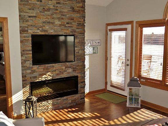 3rd image of 14 Iowa St Unit C3