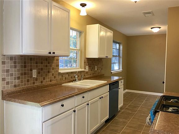 3rd image of 617 Wallace Dr