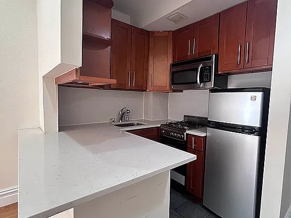 5th image of 342 E 78th St APT 3R