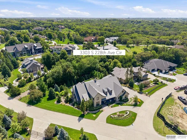 3303 S 228th Avenue Cir, Elkhorn, NE 68022