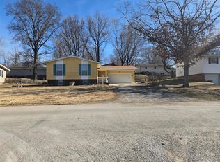 19065 Sand Ridge Rd, Carlyle, IL 62231