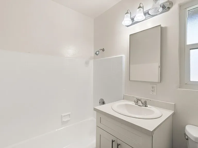 Linden Court Apartments — Photo 12