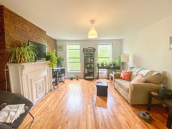 2nd image of 312 Stuyvesant Ave APT 4