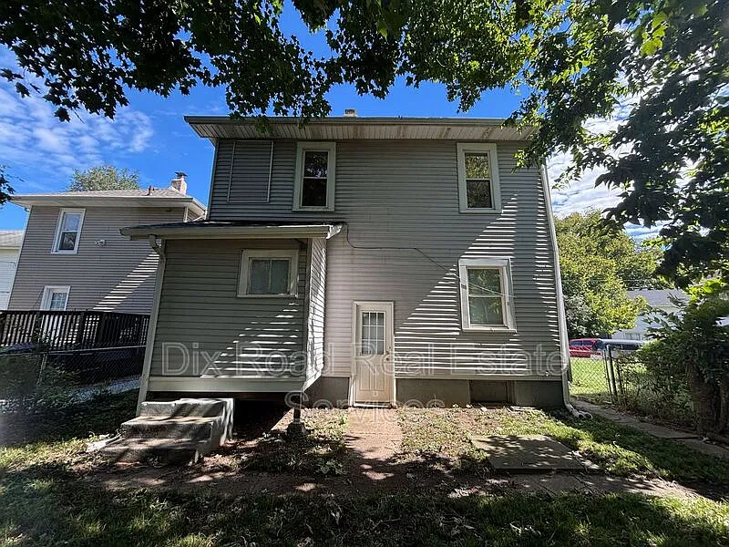 3 bed, 1.0 bath, 1088 sqft, $1,195 — Photo 3