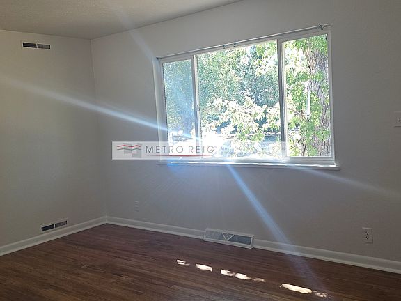 4th image of 910 37th St