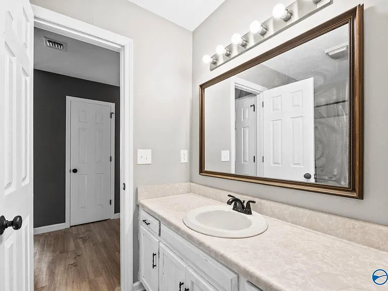 2080 Woodlawn Dr SW #2080 — Photo 8