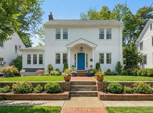 91 Bar Beach Rd, Port Washington, NY 11050