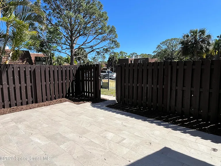 1717 Erin Ct NE — Photo 8