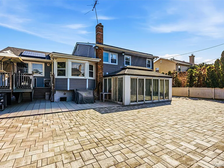 31 Sutton Hill Ln — Photo 38