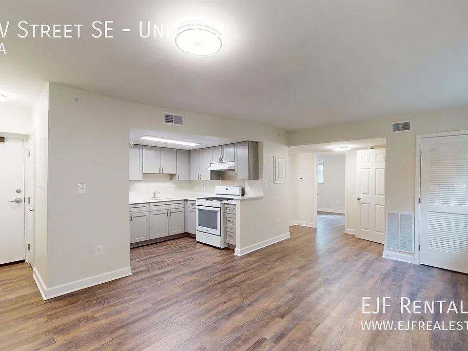 1715 V St SE #102