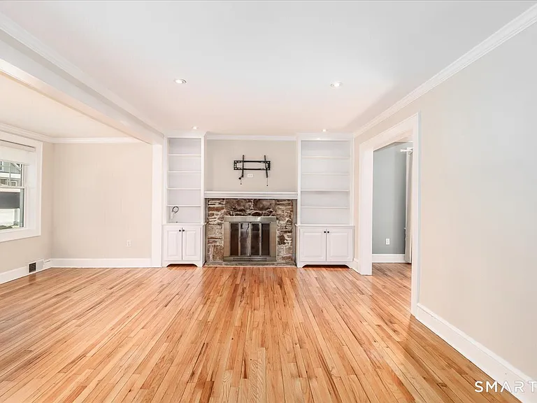 25 Maplewood Ave — Photo 8