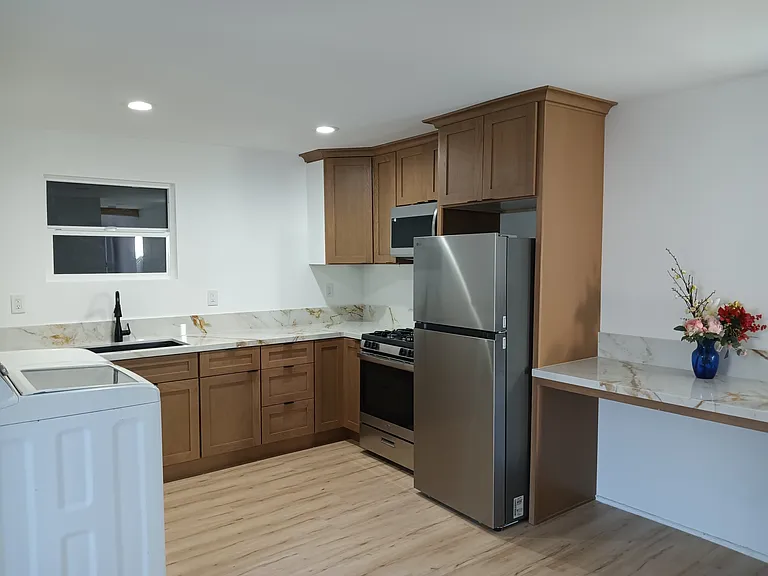 5414 S Victoria Ave — Photo 15
