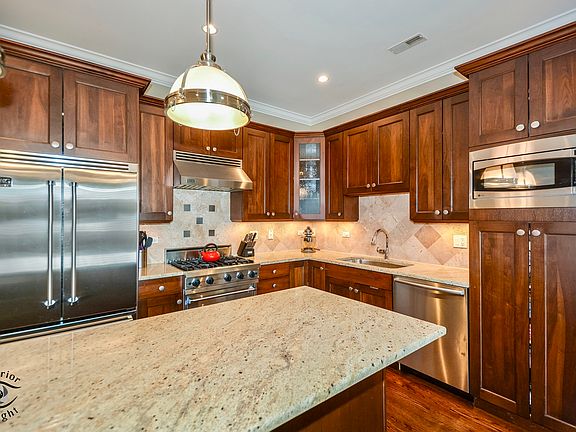 5th image of 3512 N Southport Ave APT 2N