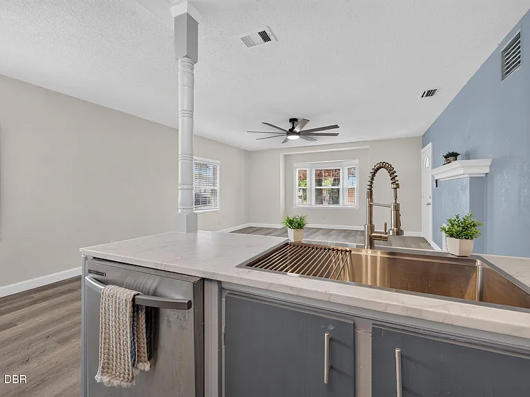 398 Golf Blvd — Photo 12