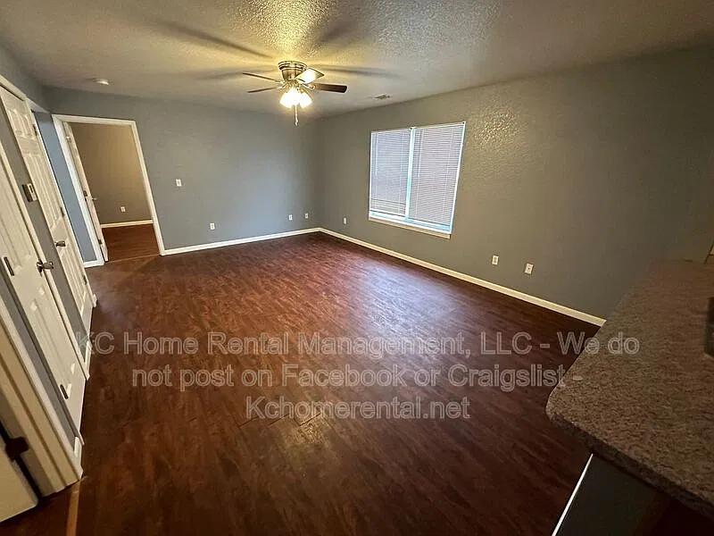 3 bed, 2.0 bath, $800 — Photo 2