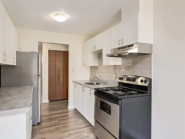 229 2nd St NE #101 — Photo 5