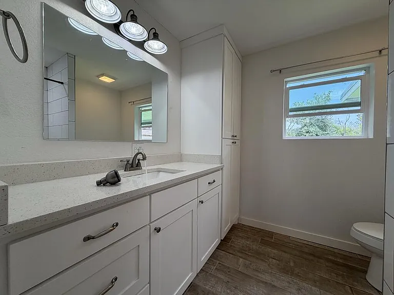 804 Clay St — Photo 7