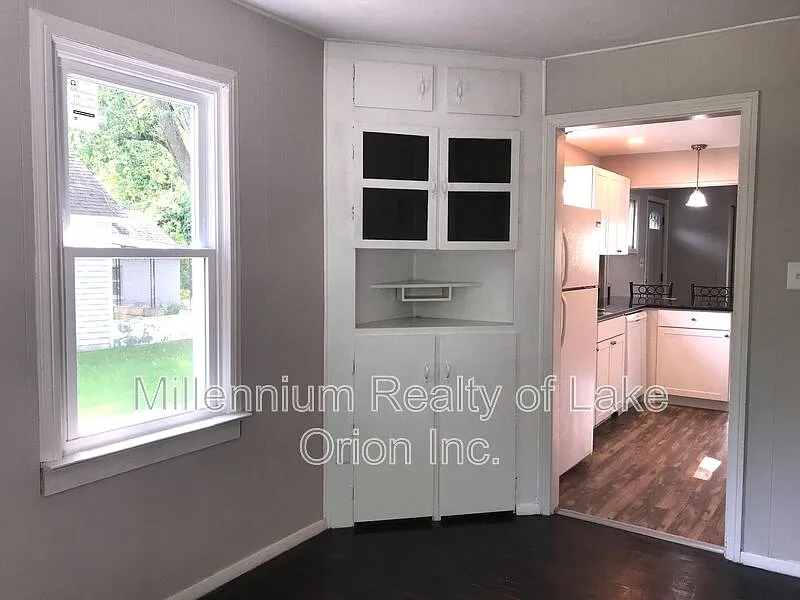 3 bed, 1.5 bath, 1280 sqft, $2,295 — Photo 4