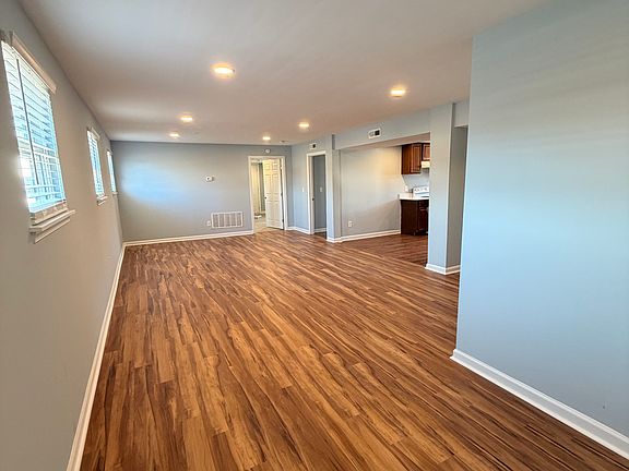 3rd image of 142 Wilmington W Chester Pike Unit 2