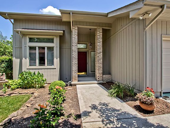 3rd image of 313 Agoli Ln