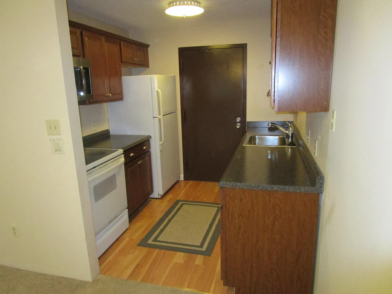 1 bed, 778 sqft, $1,950 — Photo 3
