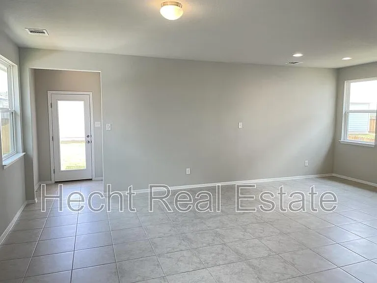 196 Fabion St — Photo 6