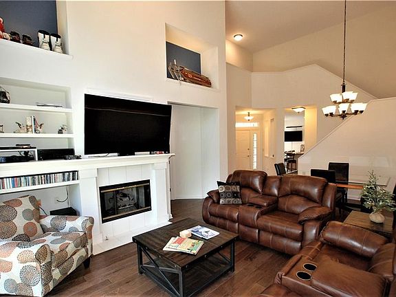 2nd image of 123 Stonegate Dr #123