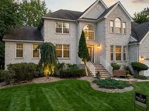 2 Amanda Ct, Manalapan, NJ 07726