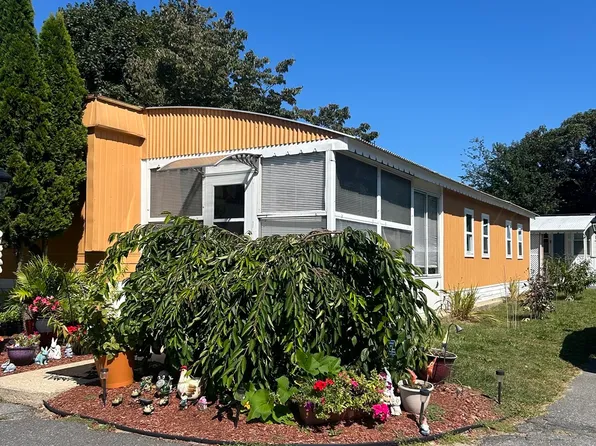 1237 Central St Trailer 31, Leominster, MA 01453